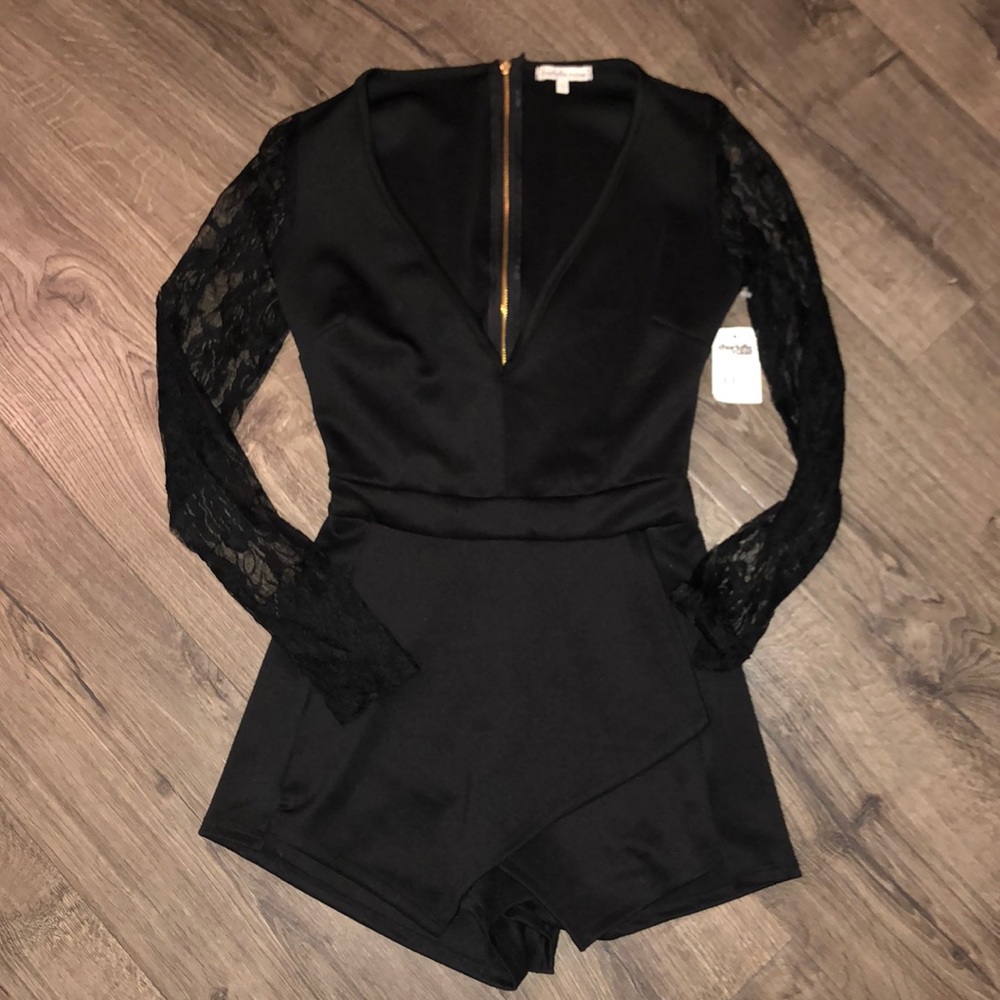 Black lace sleeve romper